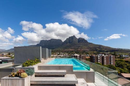 Rooftop Pool Bbq In Leafy Southern Suburbs