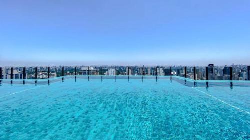 Rooftop Pool Studio, 1GB WiFi, 600m Subway