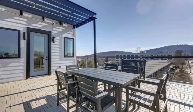 Rooftop Retreat with Mtn Views - Unit #309