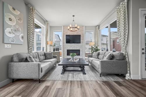 Rooftop Sunset Escape BBQ & Billiards Sleeps 8