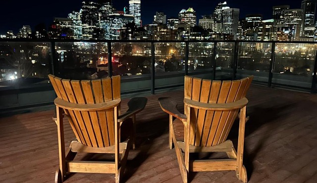 Rooftop Terrace, Sunnyside King Bed, Underground Parking, Kensington C-Train, Free Laundry, Top Property