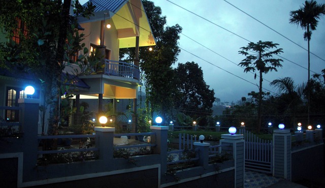 Room-1 Bedroom With Balcony Mountain Vie