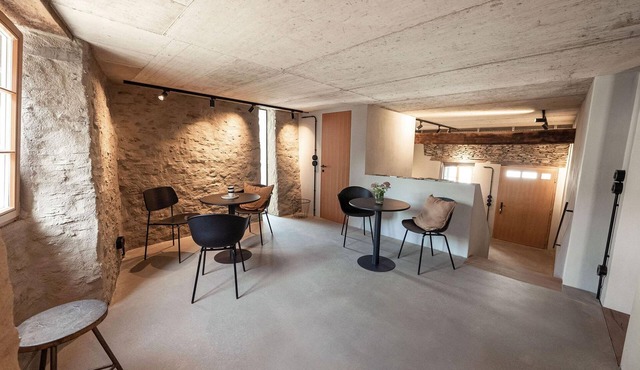 Room 1 (with small balcony) - Klara Rooms