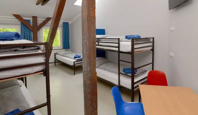 Room 10 (shared shower and shared WC), 6 persons - Hostel in Guben