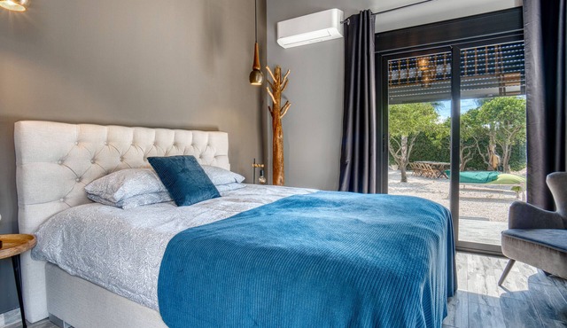 Room '2' with Mountain View, Wi-Fi and Air Conditioning