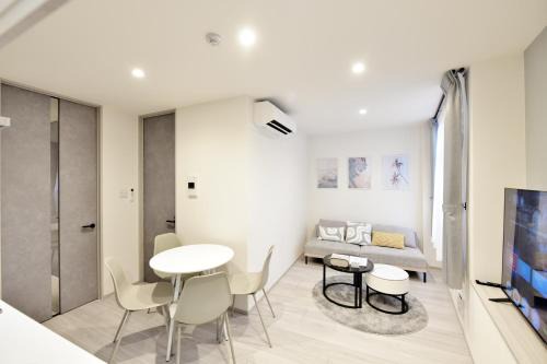 Room 202 Spacious 2LDK,15min to Dotonbori,Group Friendly,WiFi