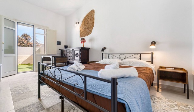 Room 4 – Double Room with Garden View