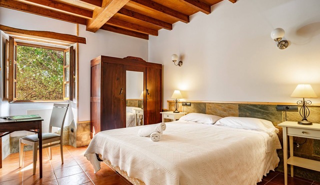 Room A Aira Vella in Mondoñedo with shared garden and Wi-Fi