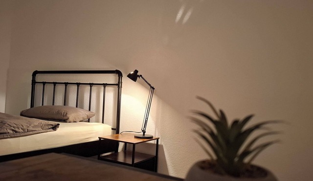 Room "black" in shared flat - central & quiet - VW, Autostadt, VfL parking lot and WLAN