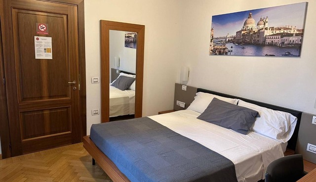 Room 'Camera 1 Blu' with Shared Terrace, Wi-Fi and Air Conditioning