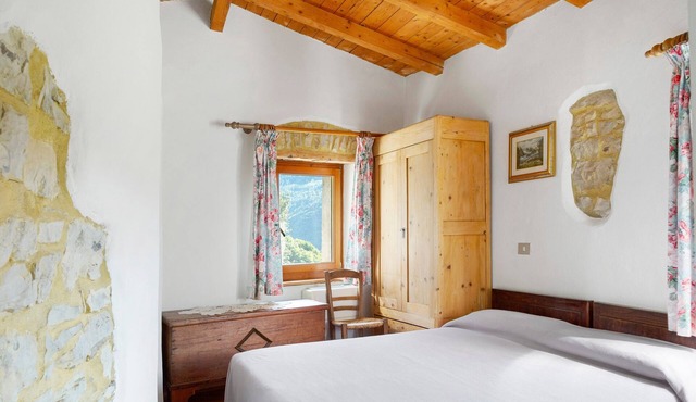 Room 'Camera 1' with Mountain View, Shared Garden and Wi-Fi
