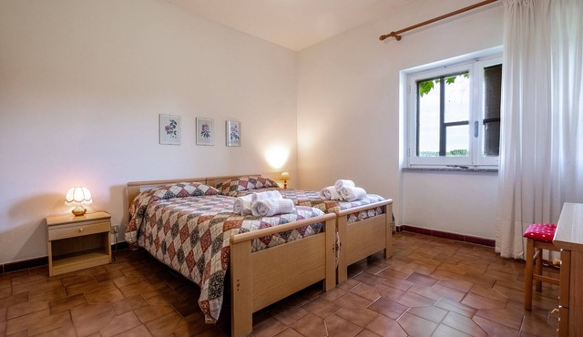 Room 'Camera Est' with Shared Pool, Shared Terrace and Wi-Fi