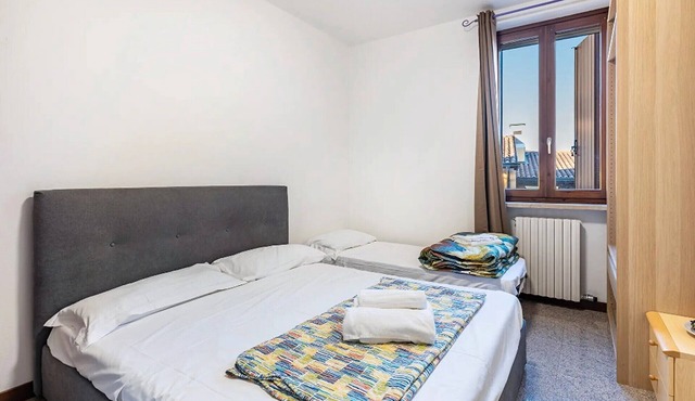 Room 'Camera Tripla Budget' with Shared Terrace, Wi-Fi and Air Conditioning