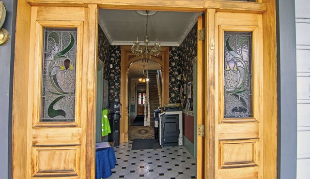 Room for everyone .comfortable beds for large groups