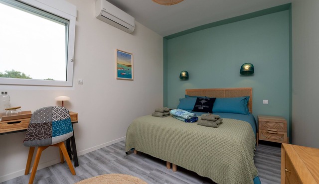 Room 'Houat' with Shared Terrace, Wi-Fi, and Air Conditioning