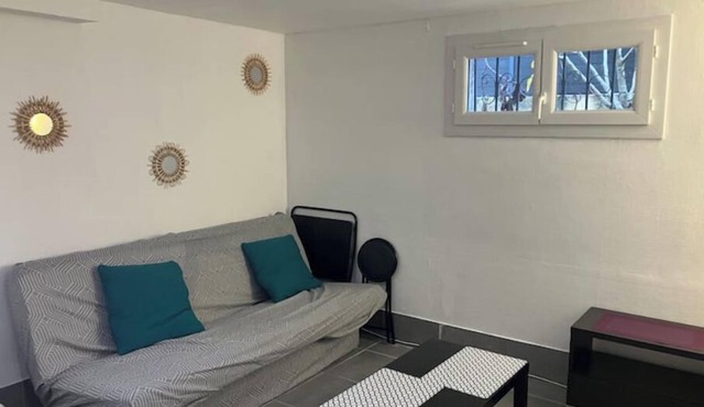 Room in Angers near the streetcar with shared kitchen and bathroom