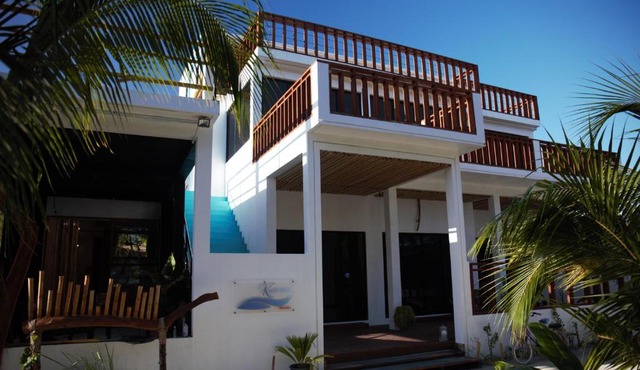 Room in BB - Master Suite Family Room with views to the lagoon and Indian Ocean