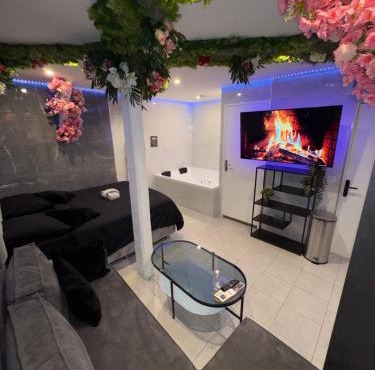 Room & Jacuzzi - Stade de France