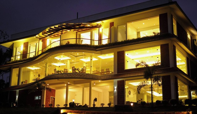 Room-lakerose Wayanad Resort - Lake View