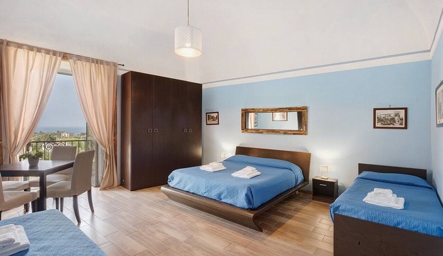 Room 'Maruzzella' with Shared Terrace, Wi-Fi and Air Conditioning