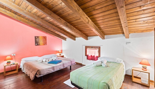 Room 'Ovest' with Shared Terrace, Wi-Fi and Air Conditioning