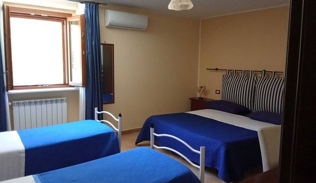 Room 'Quadrupla' with Shared Pool, Wi-Fi and Air Conditioning