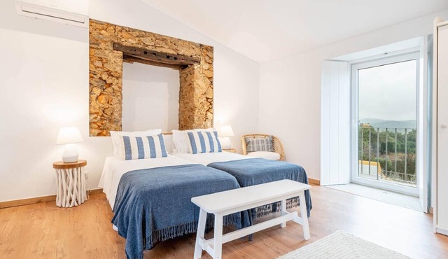 Room 'Quarto 1' with Shared Pool