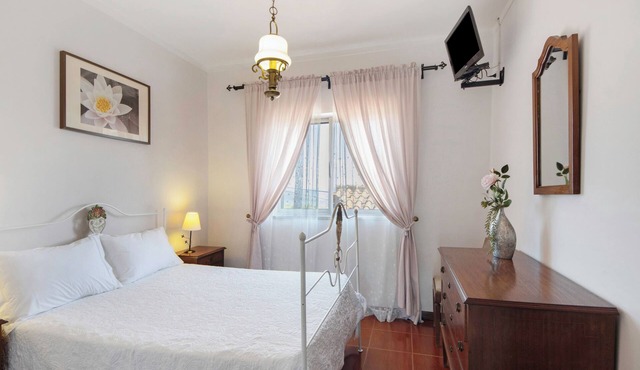 Room 'Quarto 3 - Casa Da Jesus' with Mountain View, Wi-Fi and Air Conditioning