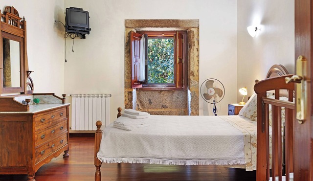 Room 'Quarto 3 - Quinta Da Ataíde' with Mountain View, Shared Pool and Wi-Fi