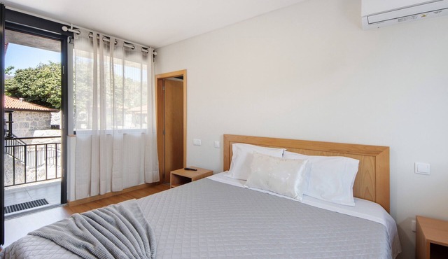 Room 'Quarto 5' with Mountain View, Wi-Fi and Air Conditioning