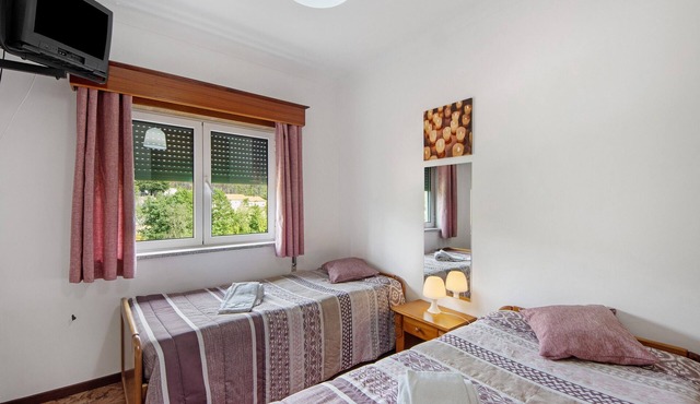 Room 'Quarto 7 - Jorge Galinheiro' with Mountain View, Shared Garden and Wi-Fi