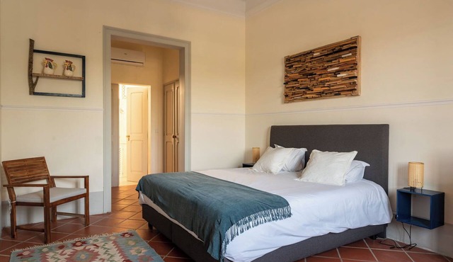 Room 'Quarto Duplo Com Casa De Banho Privativa 6' with Shared Pool, Wi-Fi and Air Conditioning