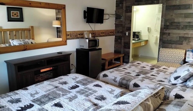 Room: Steps from Raftng, Hiking & Dining in Ohiopyle