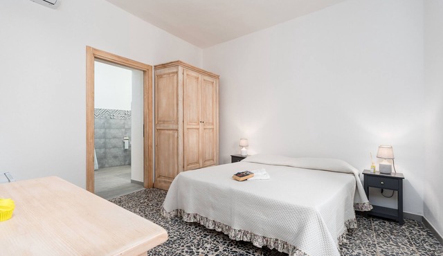 Room 'T-D' with Mountain View, Shared Pool and Terrace