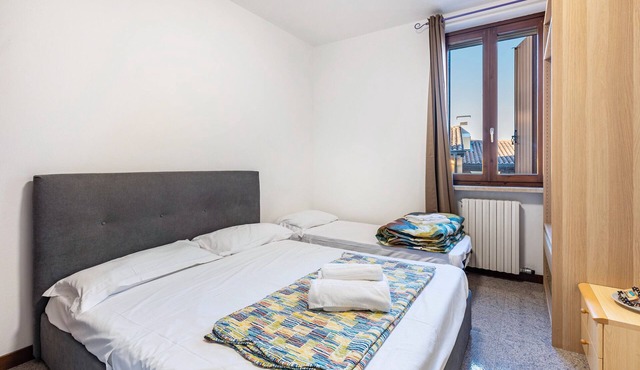 Room 'Tripla Budget' with Shared Terrace, Wi-Fi and Air Conditioning