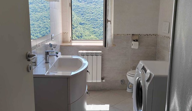 Room with bathroom in Holiday House San Giacomo