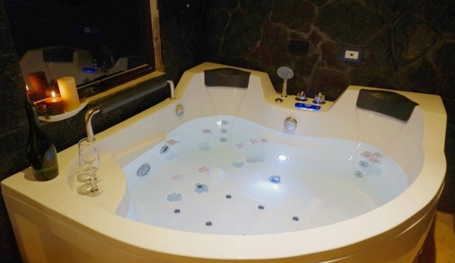 Room with Jacuzzi, Vacation Spa house with Turkish bath