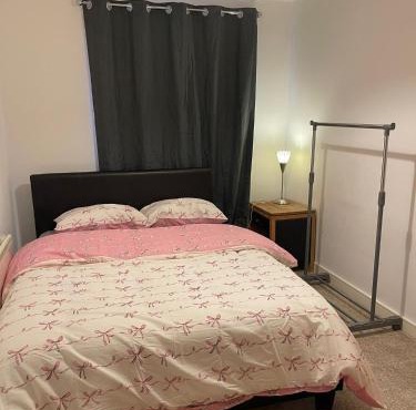 Room with private bathroom near train station