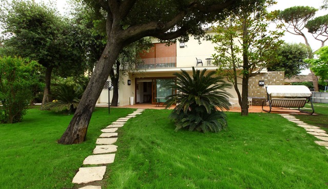 Room with private bathroom in Villa