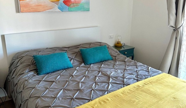 Room with private bathroom located inside a large apartment fo 2 or 3 people