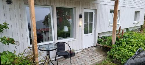 Room with shared kitchen and bathroom nr 1