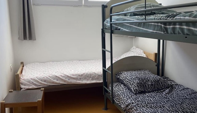 Room with Shared Terrace and Wi-Fi, 10 Minutes from the Sea