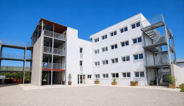 Room with Shared Terrace and Wi-Fi, 10 Minutes from the Sea