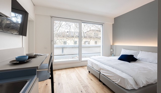 Room within walking distance of the center