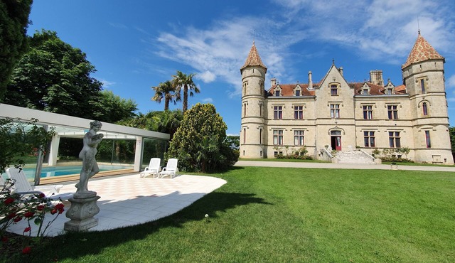 ROOMS, Bordeaux region, wine route, baths, cures.