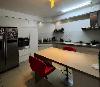 Rooms in Shared Villa & Private Studio, Herzeliya