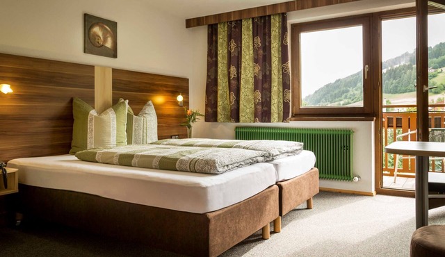 ROOMS with breakfast buffet - B & B Appartements GLUNGEZER in Tulfes near INNSBRUCK