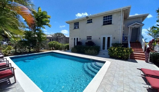 Roomy Lower 3 Bedroom West Coast Property with Pool