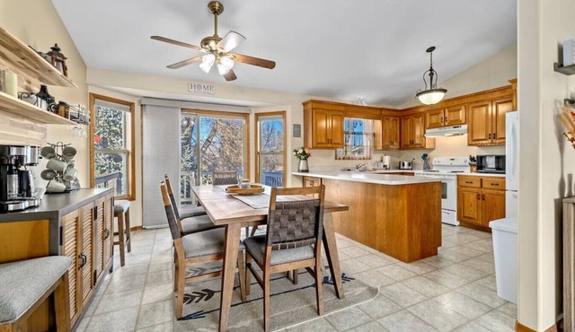 Roomy Rendezvous: A 3BR Getaway