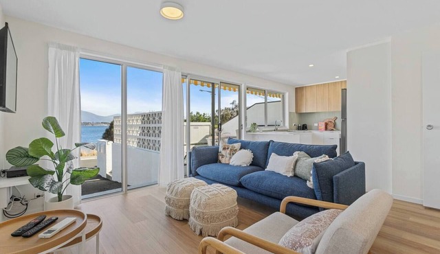 Rose Bay Riverfront Dreamy Luxury by the Water